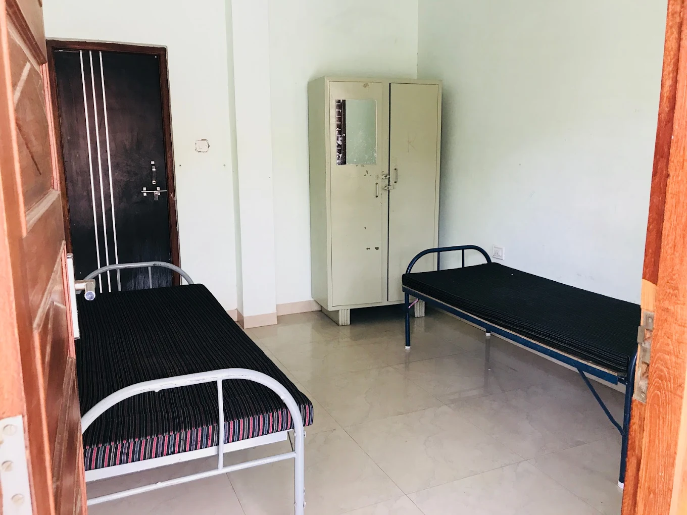 Maheshwari Best Girls Hostel background image